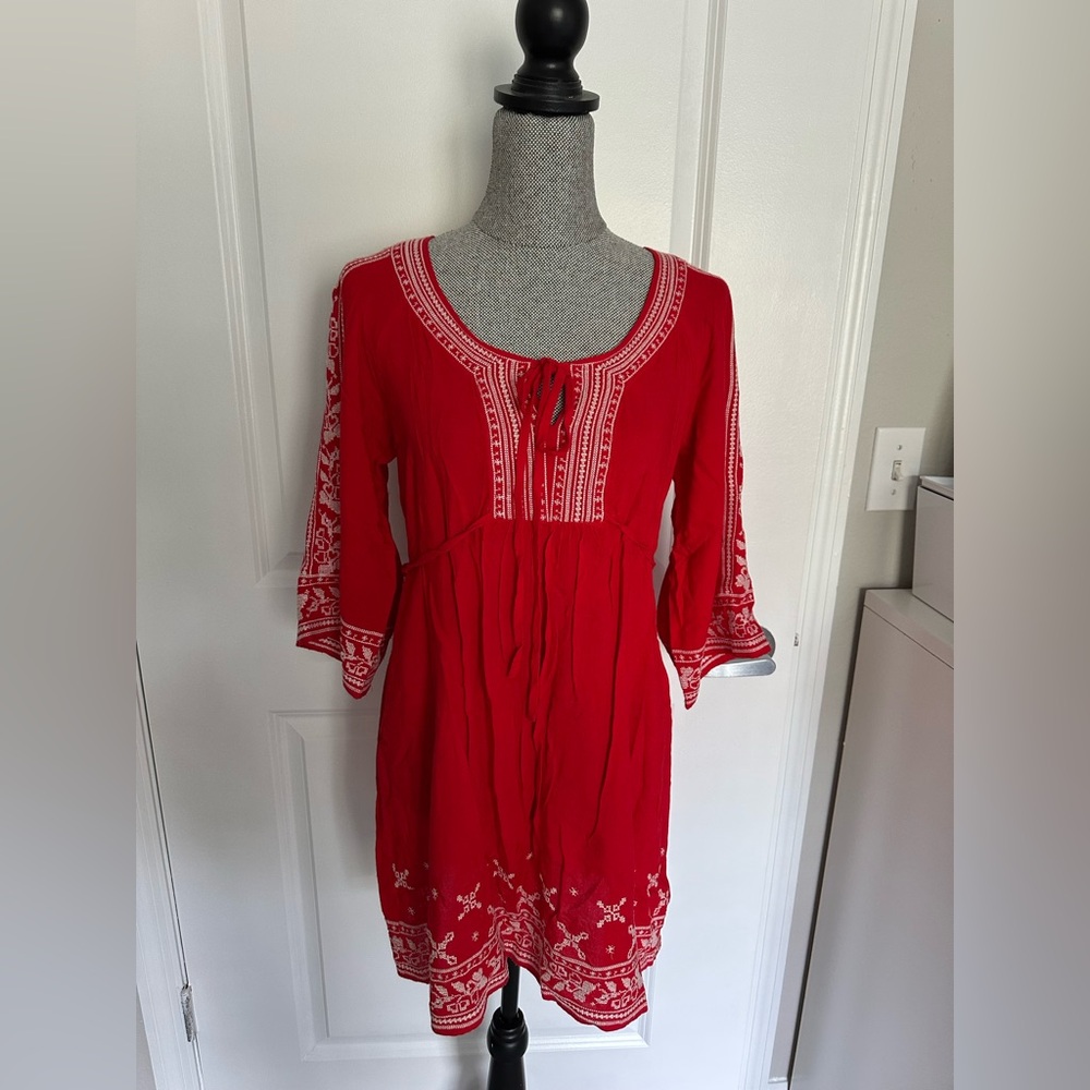 Forever 21 Vibrant Red short dress  with White Embroidery,size M/M